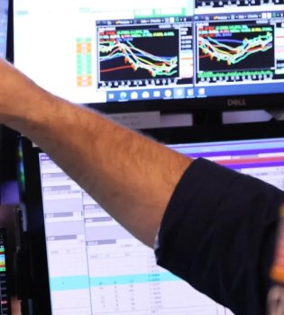 Suspicious transactions were carried out in the oil market before Trump's announcement.