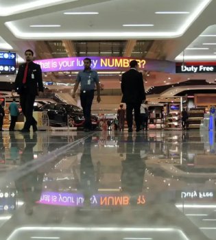 Остановки в аэропорту Дубая приносят большие экономические убытки