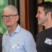 Тим Кук получает в компании Apple огромную сумму в виде бонусов