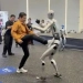 Xiaomi rahbari yangi avlod odamsimon robotlari imkoniyatlarini ko'zdan kechirdi