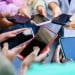 В Великобритании подан иск против Apple и Samsung