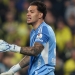 Ederson hakam qaroridan norozi bo'lib monitorga musht tushirdi