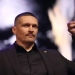 Он рассказал о «нокауте», который он пережил в детстве: его сбил с ног конь.