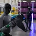 Avtomobil zavodlarida gumanoid robotlar insonlar bilan ishlay boshladi