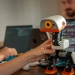 Hugging Face jamoasi Microduck nomli yangi robotni namoyish etdi