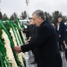 Шавкат Мирзиёев в Ашхабаде возложил цветы к монументу Нейтралитета