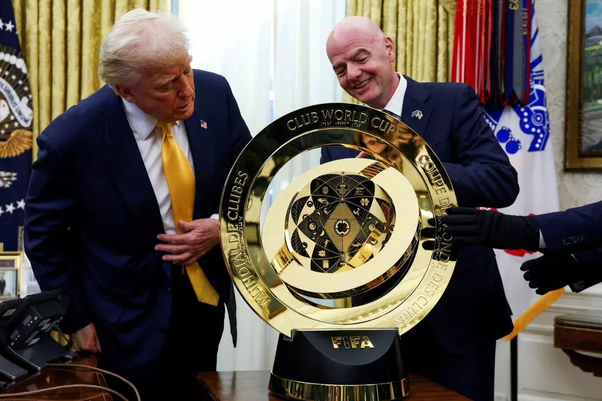 The presentation of the World Championship trophy between the Clubs took place at the White House