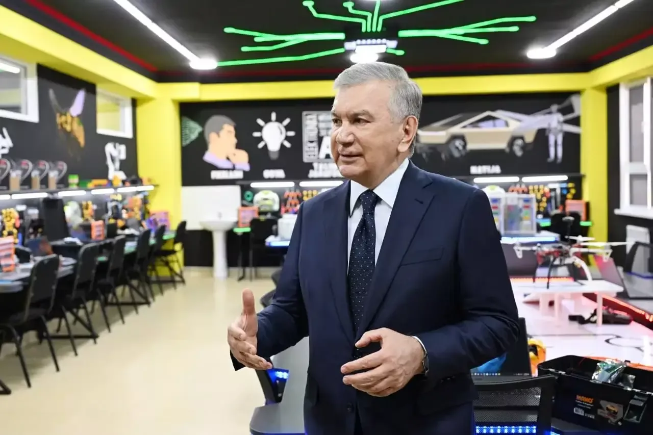 Shavkat Mirziyoyev Iykota mahallasida qurilgan yangi maktabni borib ko‘rdi