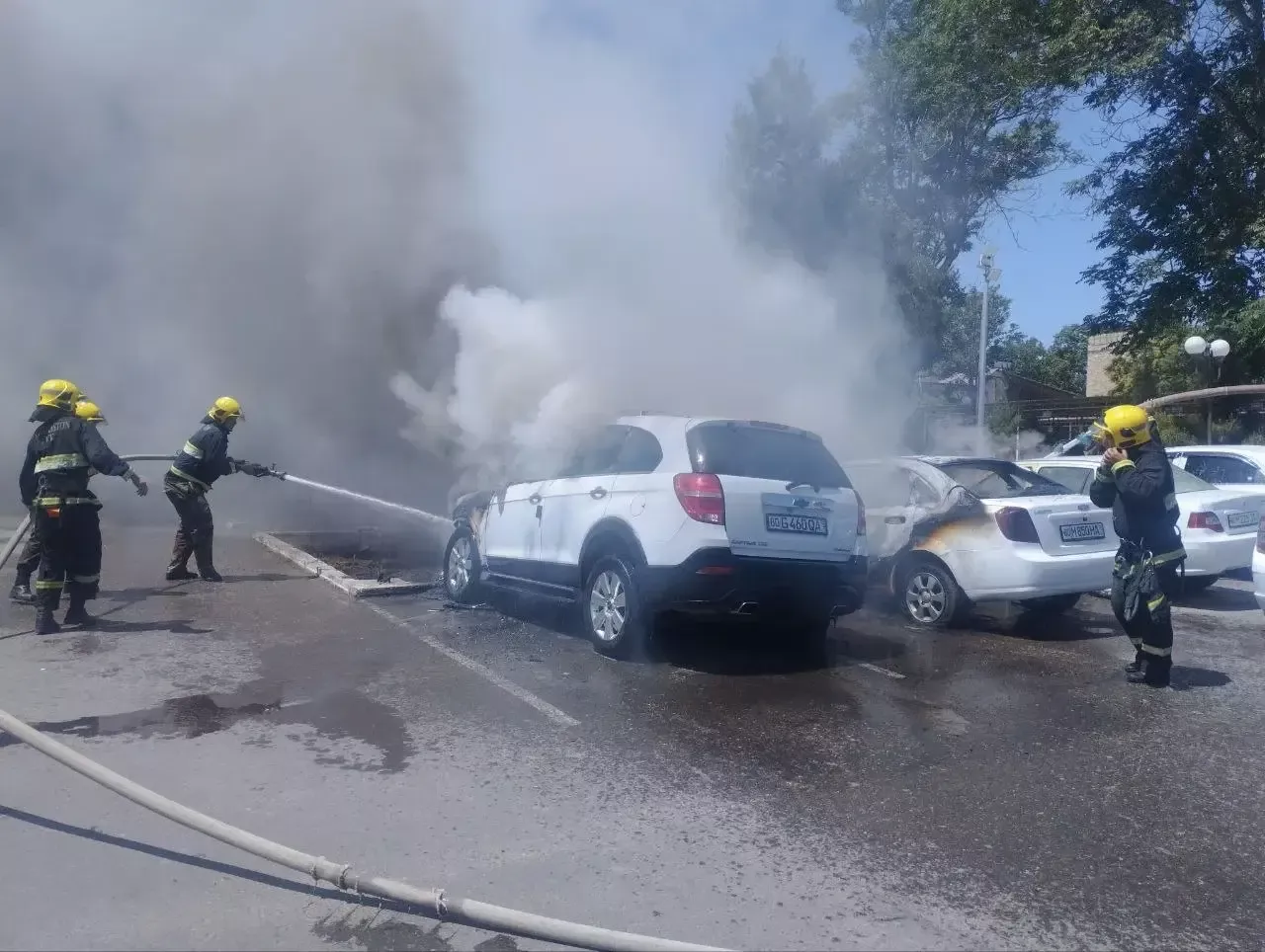Buxoro shahrida 3 ta avtomobil yonib ketdi