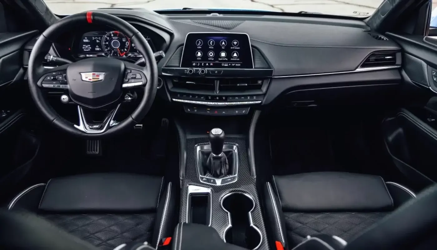 Cadillac AQSH maxsus xizmati xodimlariga mexanik uzatmali avtomobillarni boshqarishni o‘rgatadi