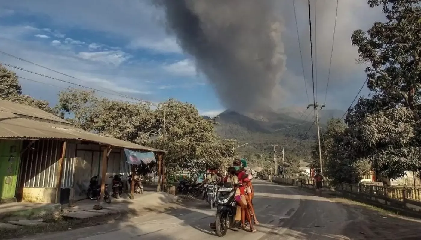 Indoneziyada vulqon otildi: aholi ogohlantirildi, xavf darajasi ko‘tarildi