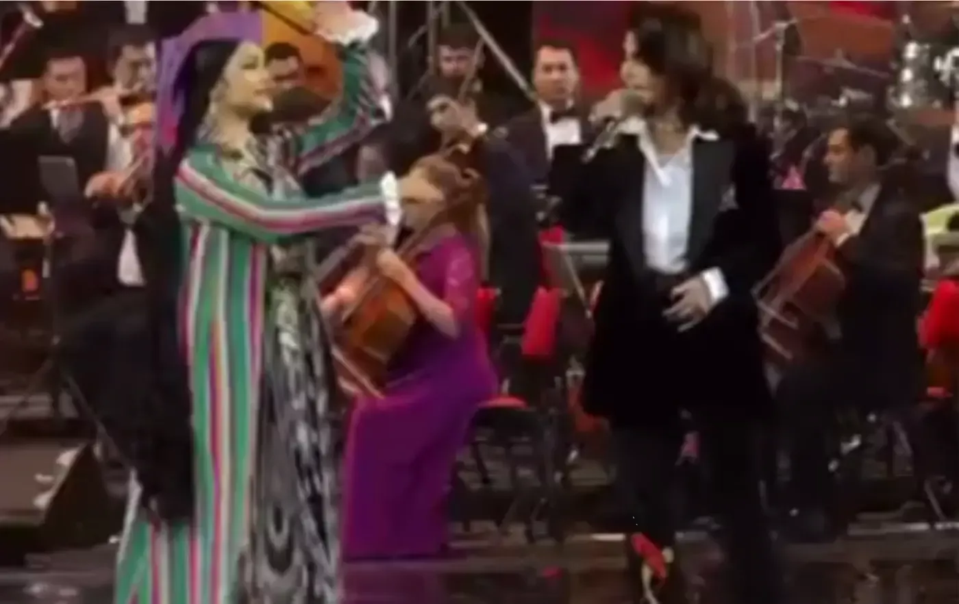 Ozoda Nursaidova konsert bermoqda: Parizodaning "Tanovar" raqsi muxlislarni lol qoldirdi (video)