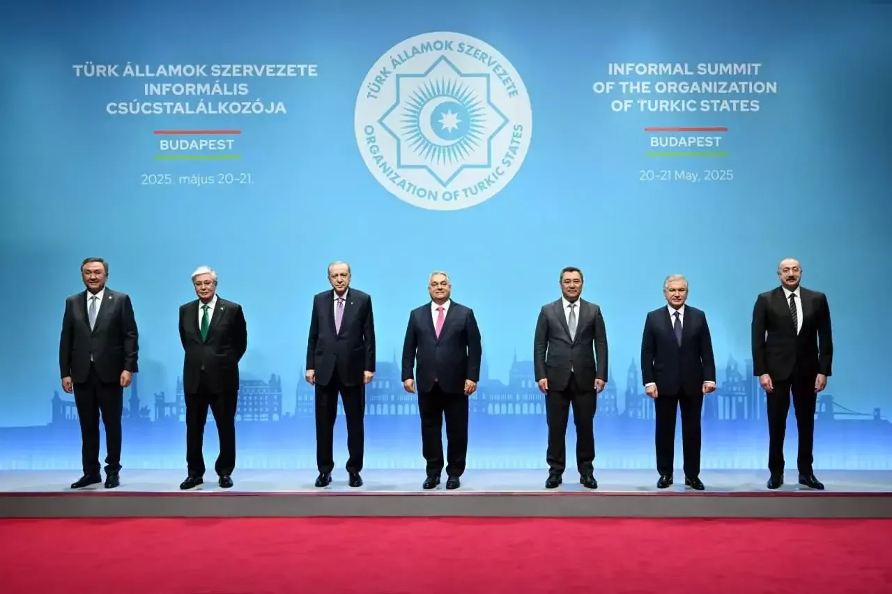 Shavkat Mirziyoyev Turkiy davlatlar tashkiloti norasmiy sammitida ishtirok etdi