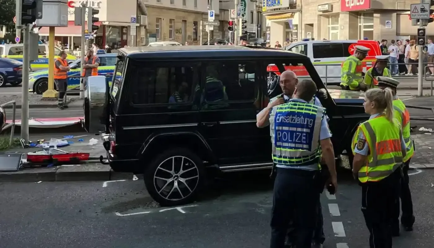 Смертельная автокатастрофа в Штутгарте: пешеходов сбила машина