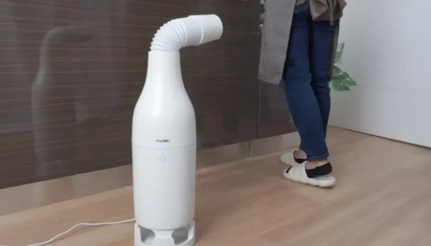 An innovative mini air conditioner has been released for sale in Japan: coolness for 6 hours after just 20 minutes in the freezer!