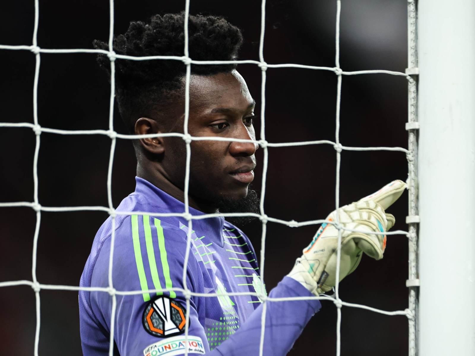 Manchester United wants to buy Onana and acquire Karnesecca
