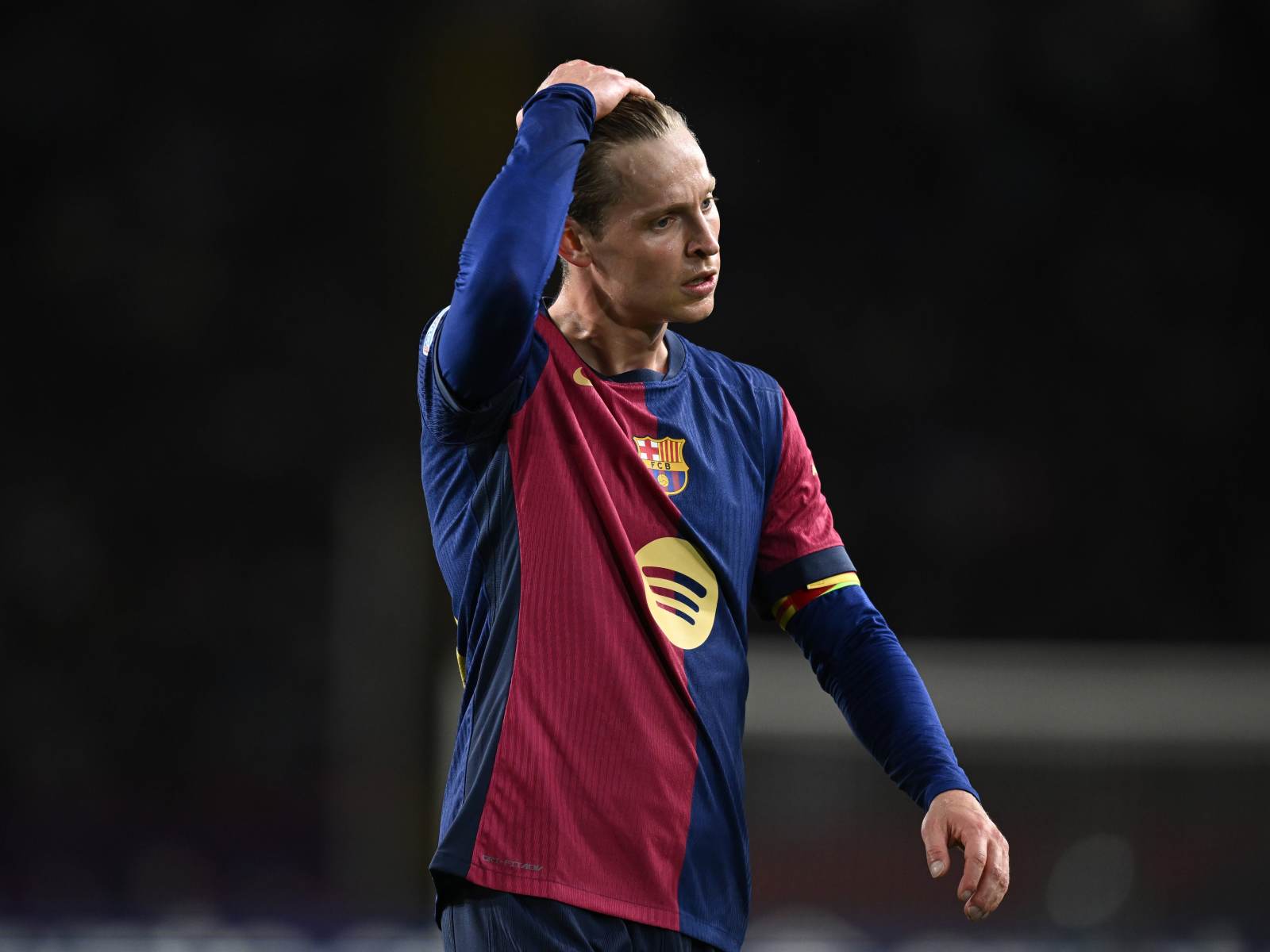 De Jong's contract with Barcelona is being renewed