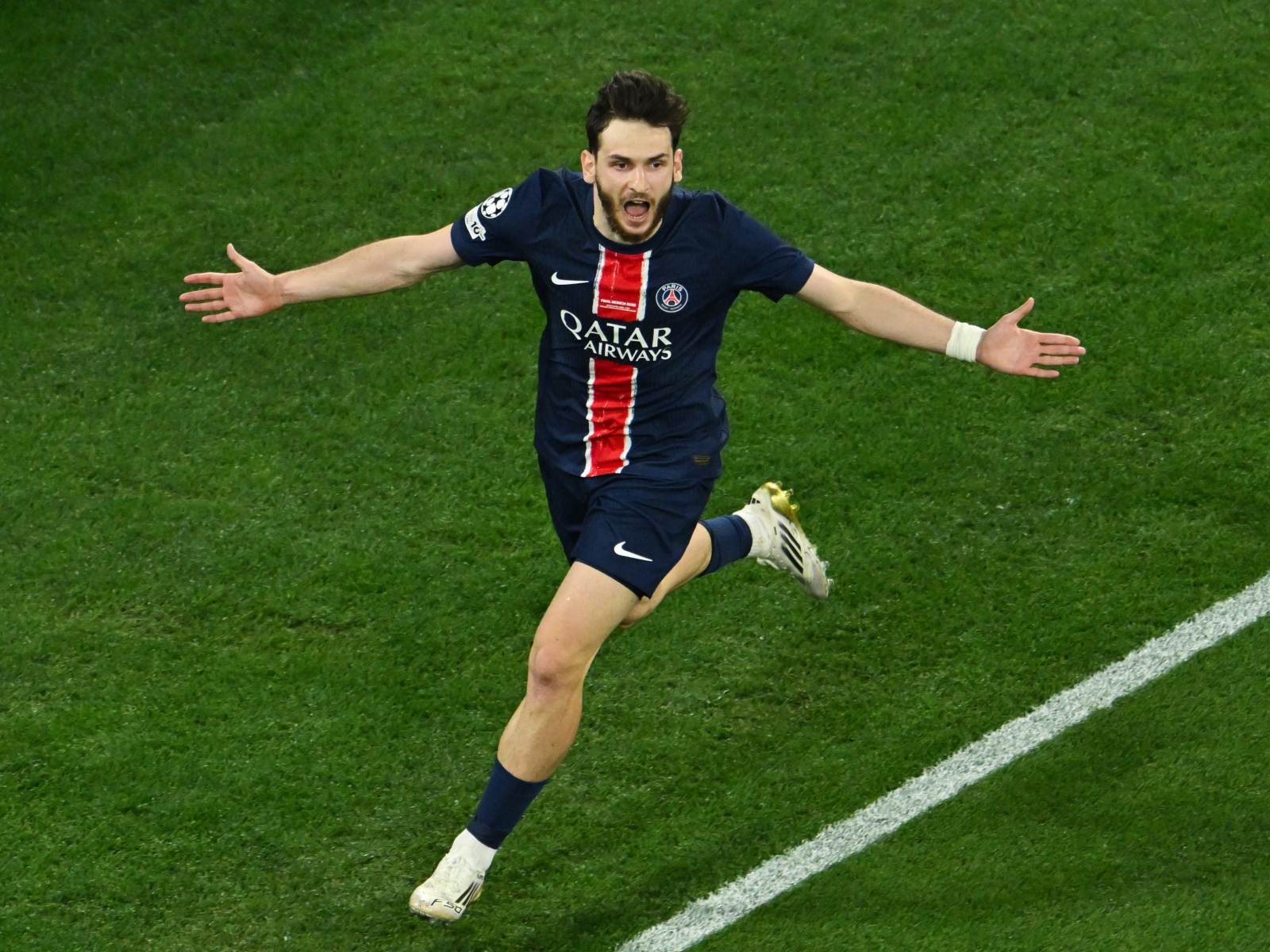Kvaratsxeliya said it was a joy to play together with Messi