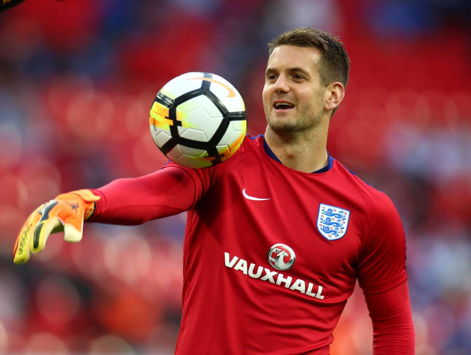 Manchester United goalkeeper Tom Heaton extends contract with the club