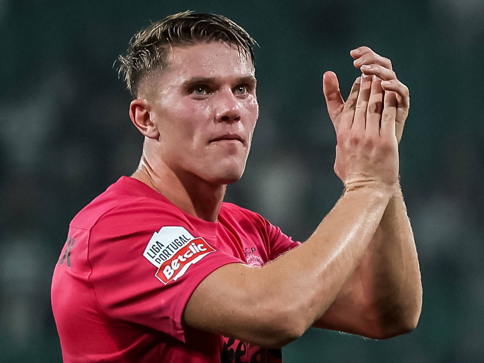 Liverpool is competing for Viktor Dyokeresh