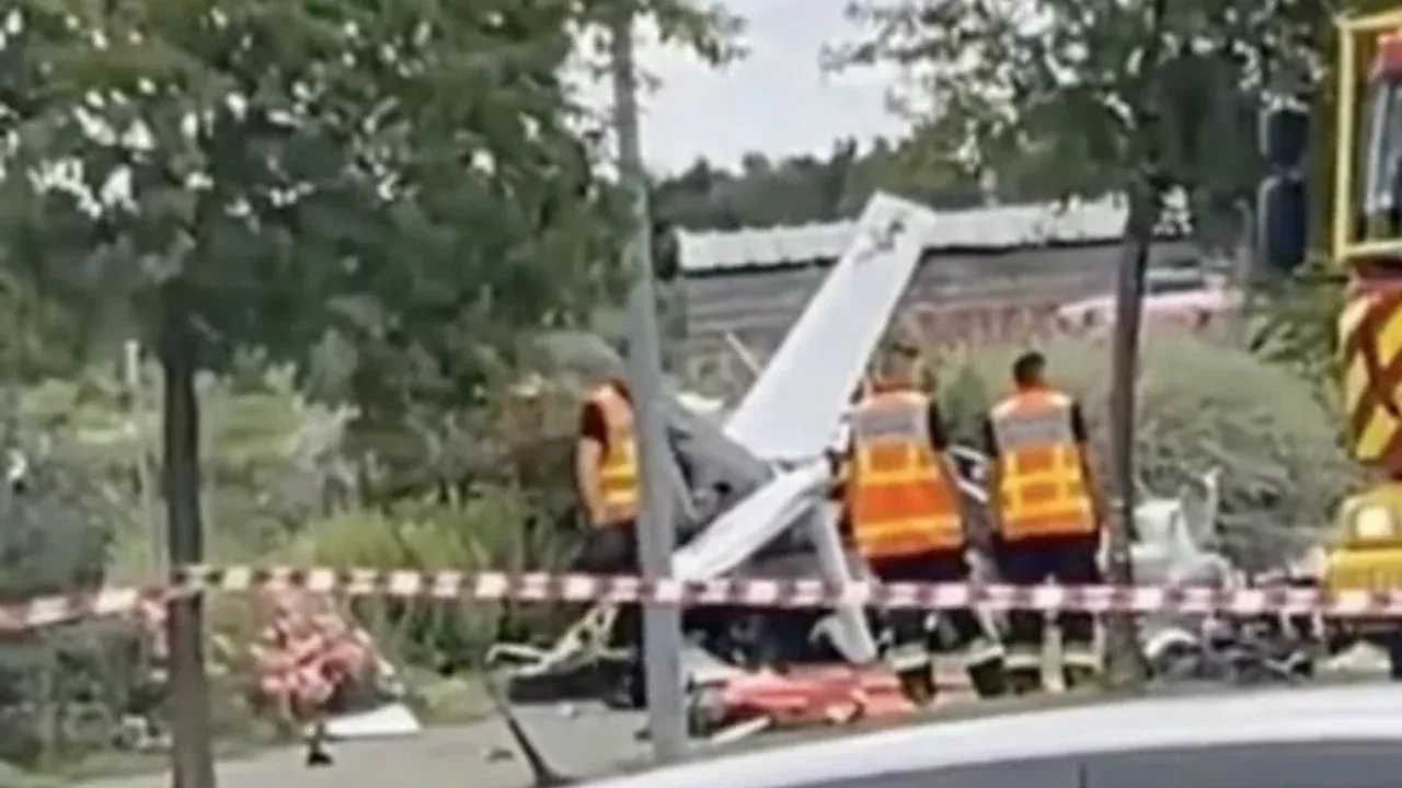 The plane crash near Paris claimed the lives of 3 people
