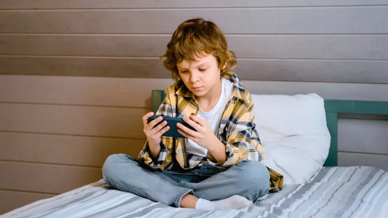 Have the lives of Russian children fallen into the internet domain?
