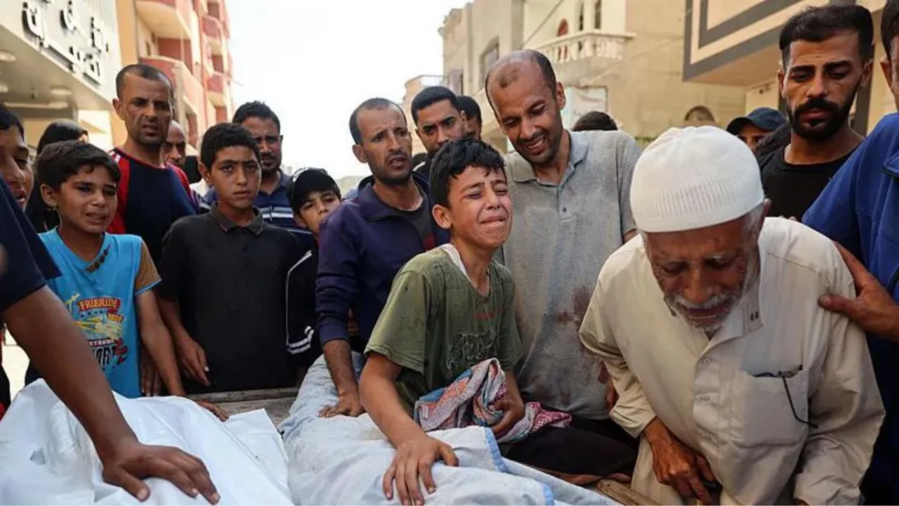 Ten people died in Gaza while waiting for water