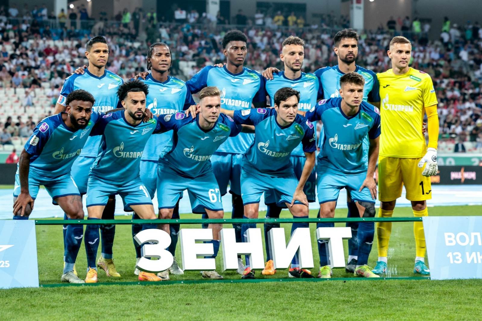 Роман Вега играет под номером 66 в Зените