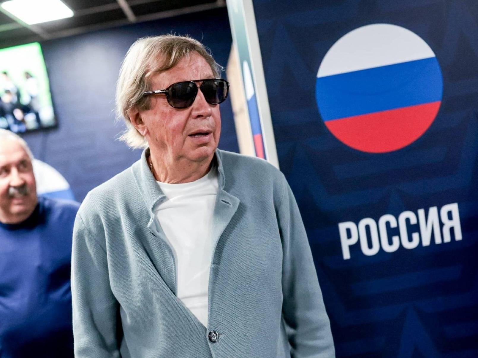 Yuri Syomin supports PSG in the world championship
