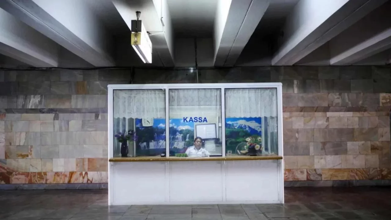 The traditional ticket offices in the Tashkent metro have been closed