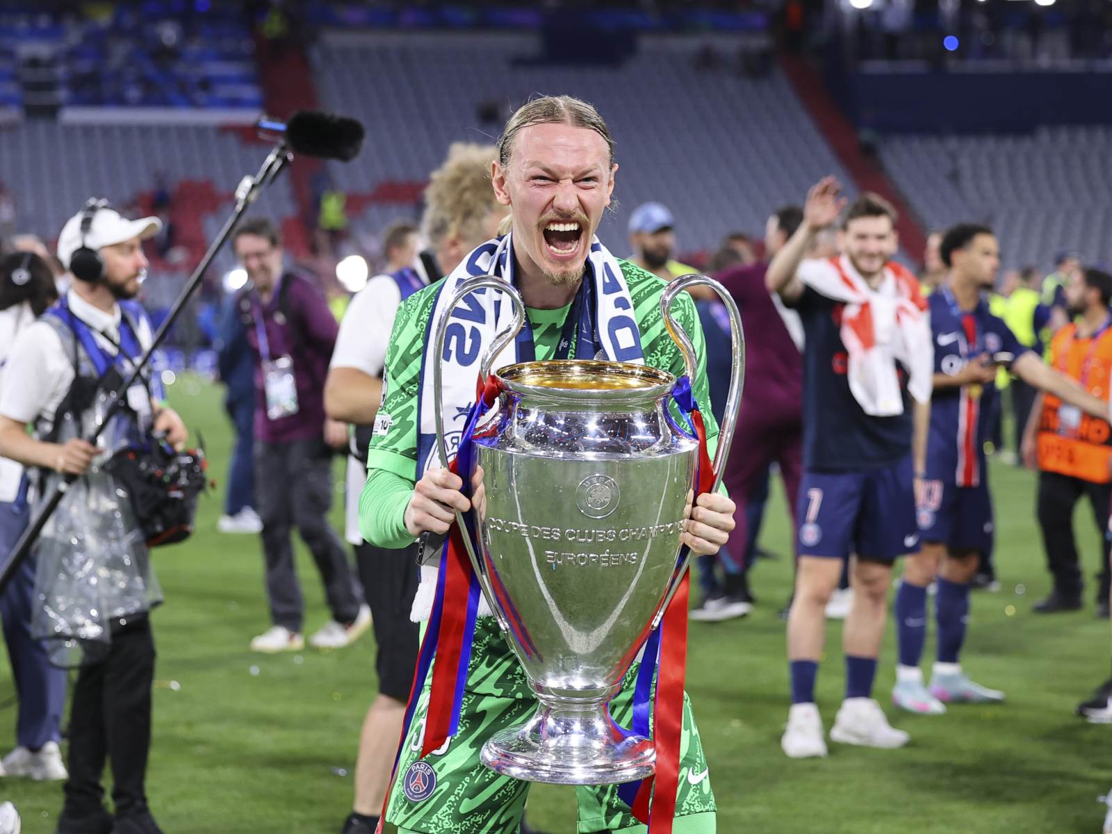 Safonov needs to leave PSG on loan