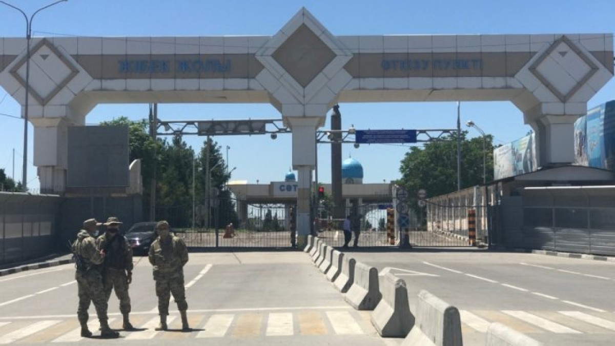 A long queue has formed at the Kazakhstan-Uzbekistan border