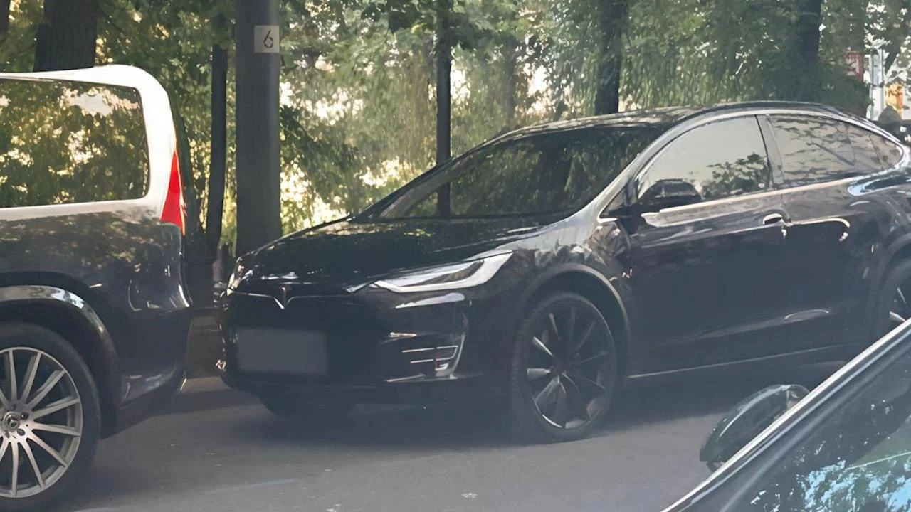 Rossiya sobiq vaziri Tesla ichida o‘z joniga qasd qildi