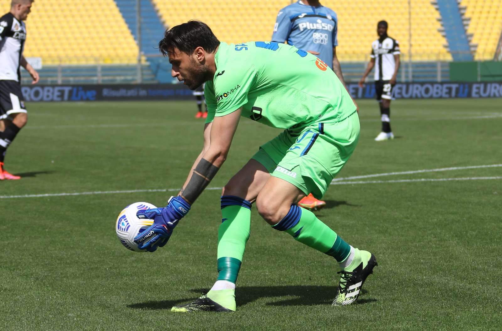 Atalanta re-signed Marco Sportiello