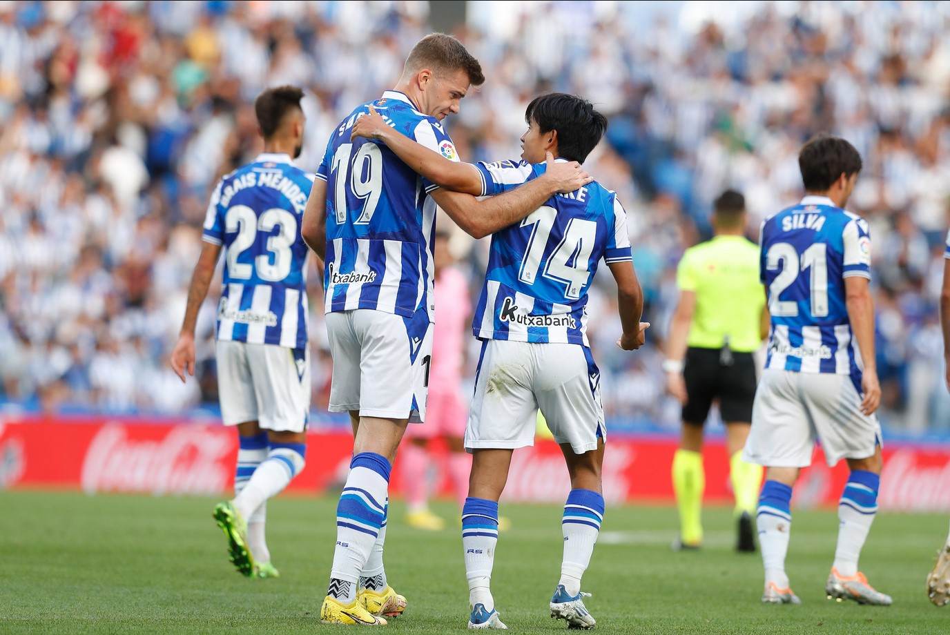 Espanyol klubi tarixiy futbolkalarini taqdim etdi