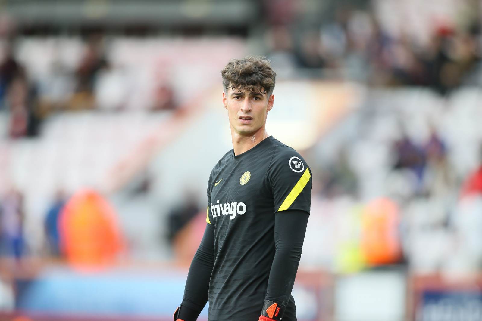 Kepa Arrizabalaga moved from "Chelsea" to "Arsenal"