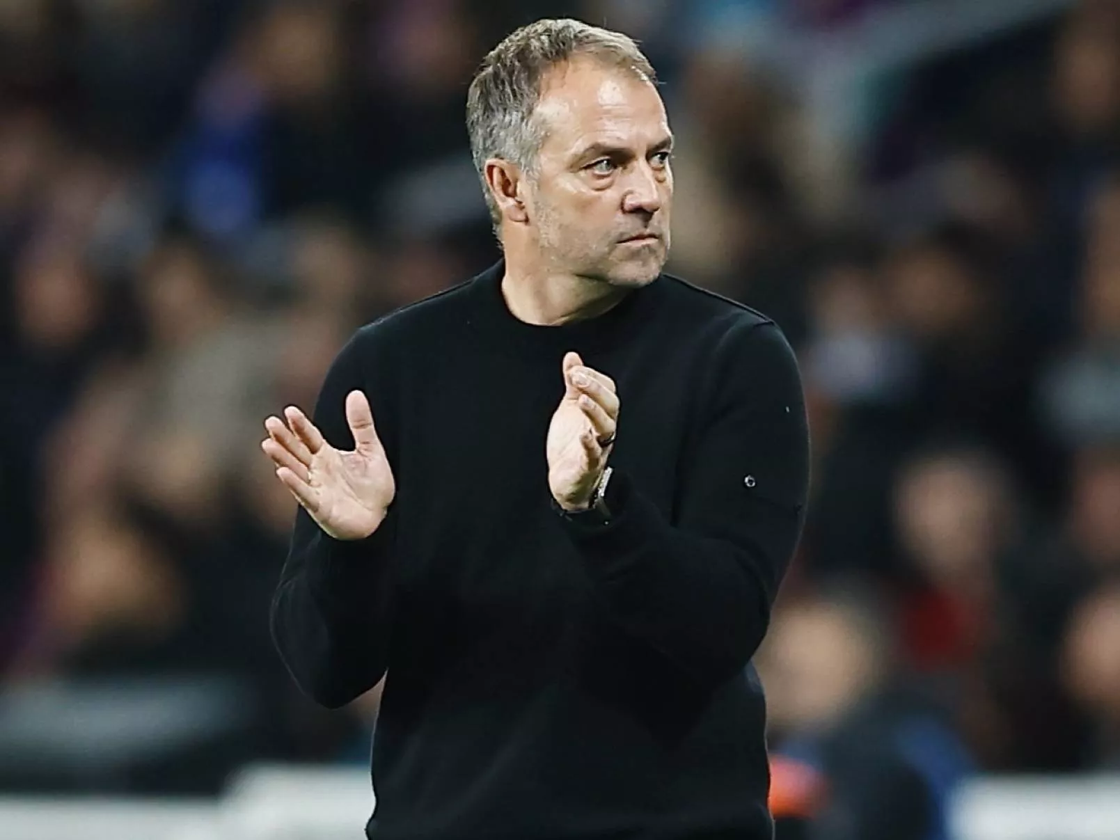 Barcelona will not buy midfielders