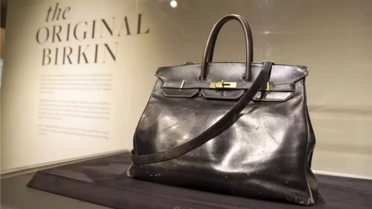 Birkin bag sold at a record price in Paris