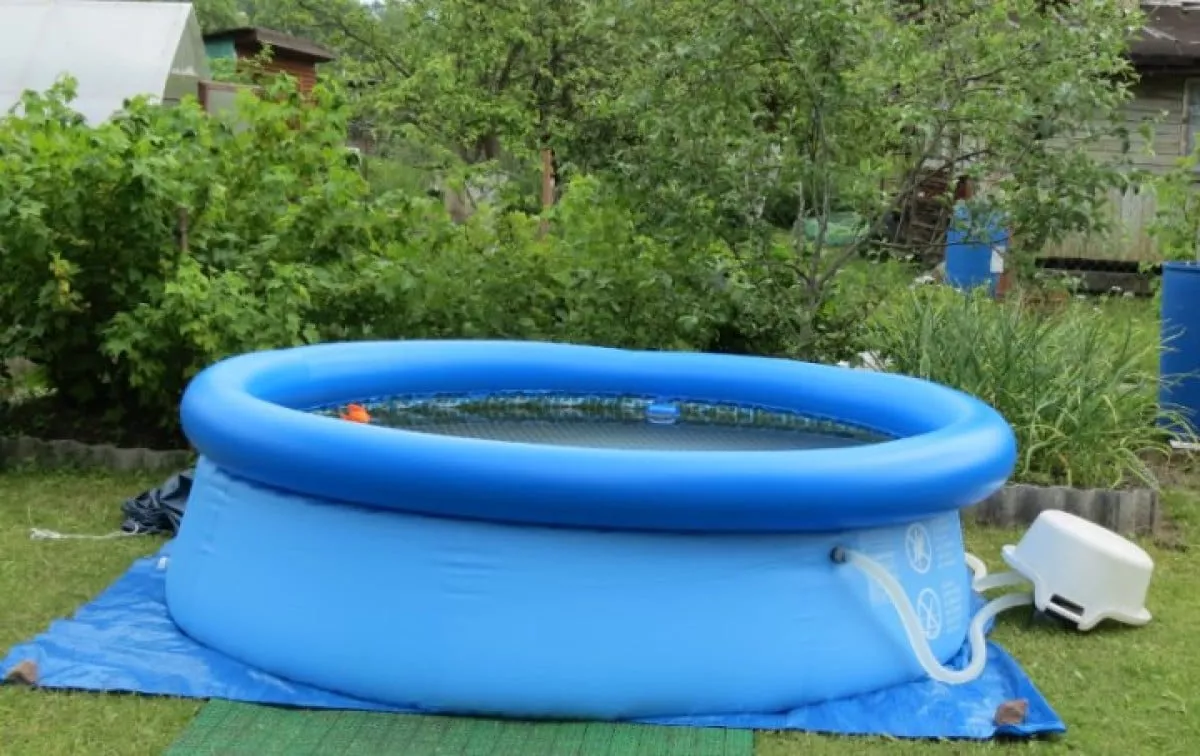 Children drowned in the swimming pool without supervision