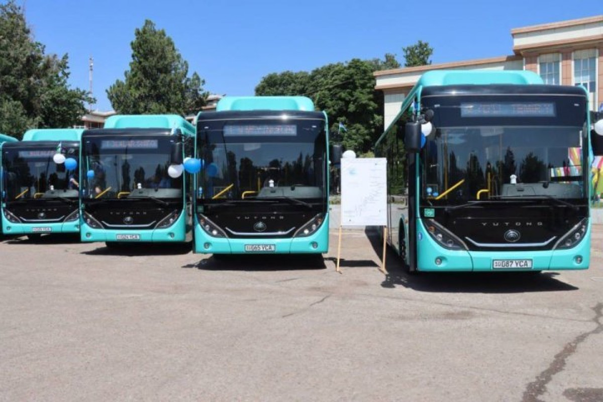 В Ангрене запущено 15 новых автобусов