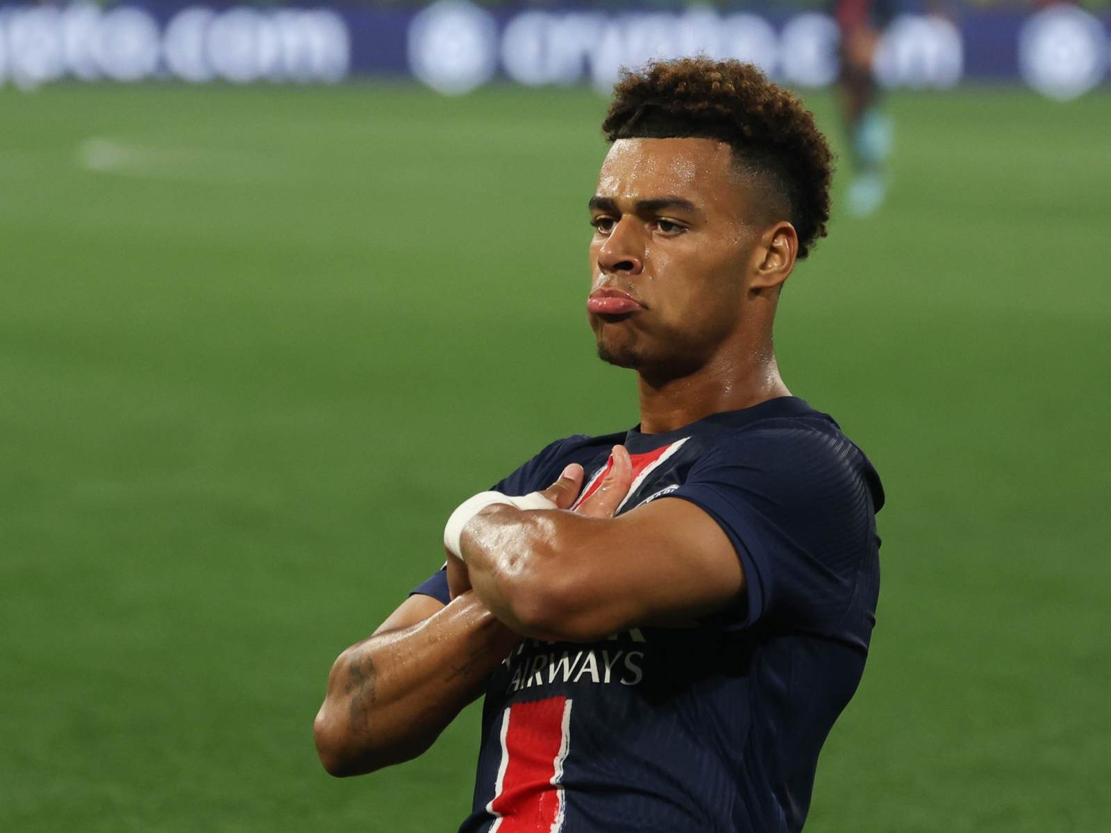 PSG defeated Bayern 2-0 and advanced to the semifinals