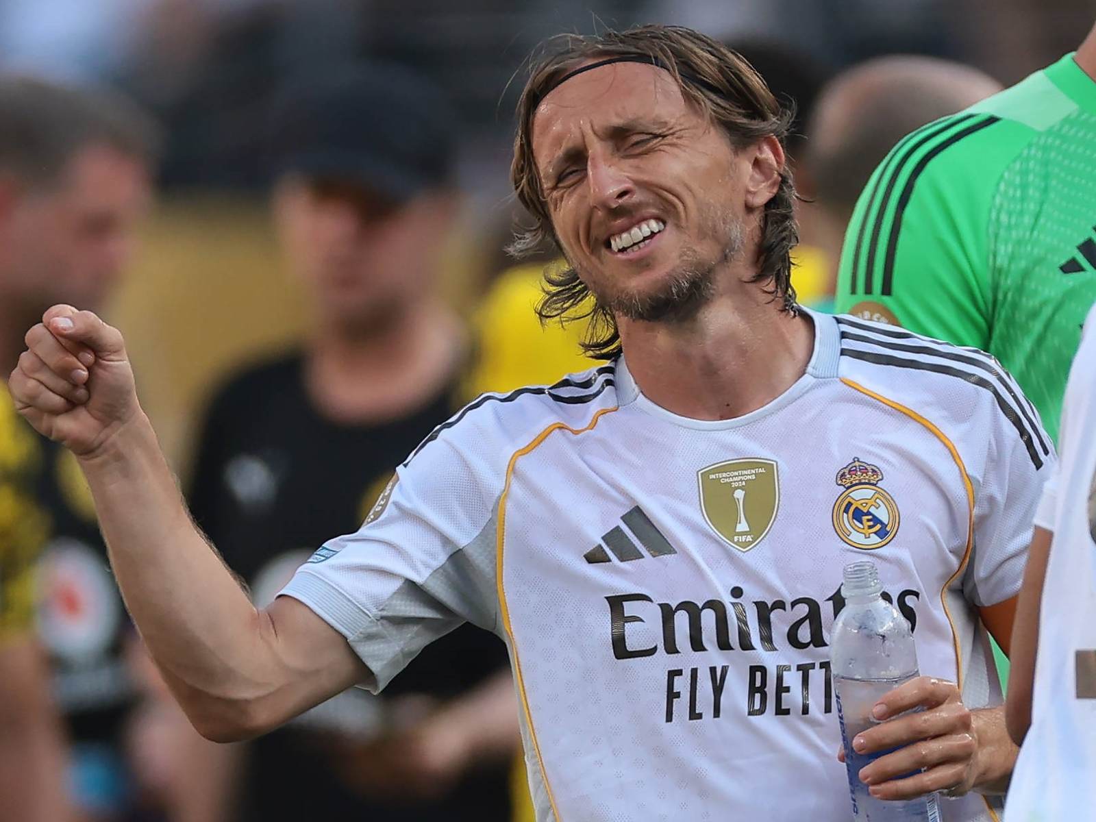 Luka Modrich signed a one-year contract with Milan