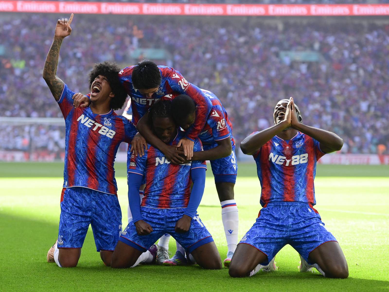 Kristal Palace wants to buy Ajax defender