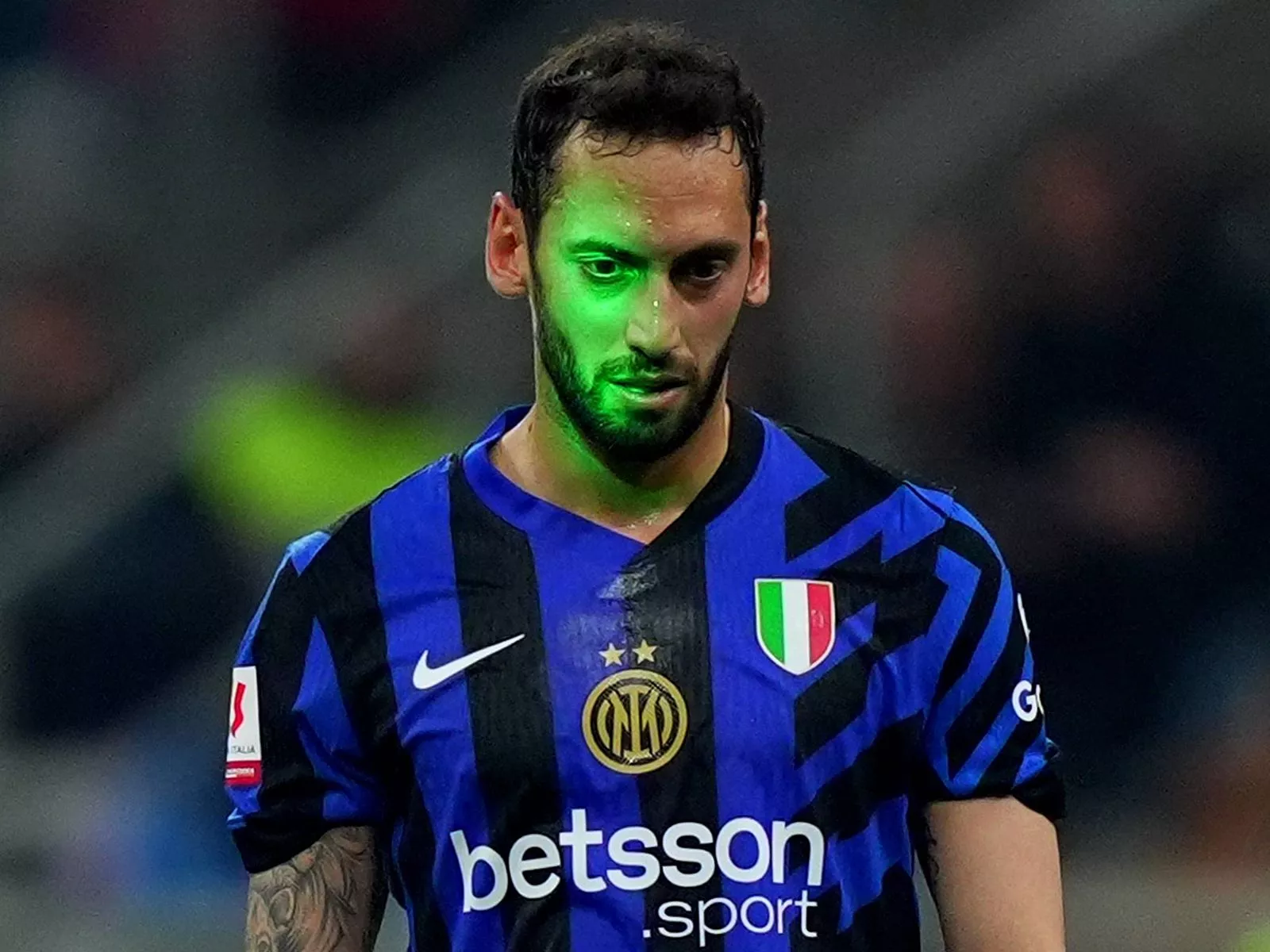 Inter Chalhanogluni almashtirish uchun uch futbolchi tanladi