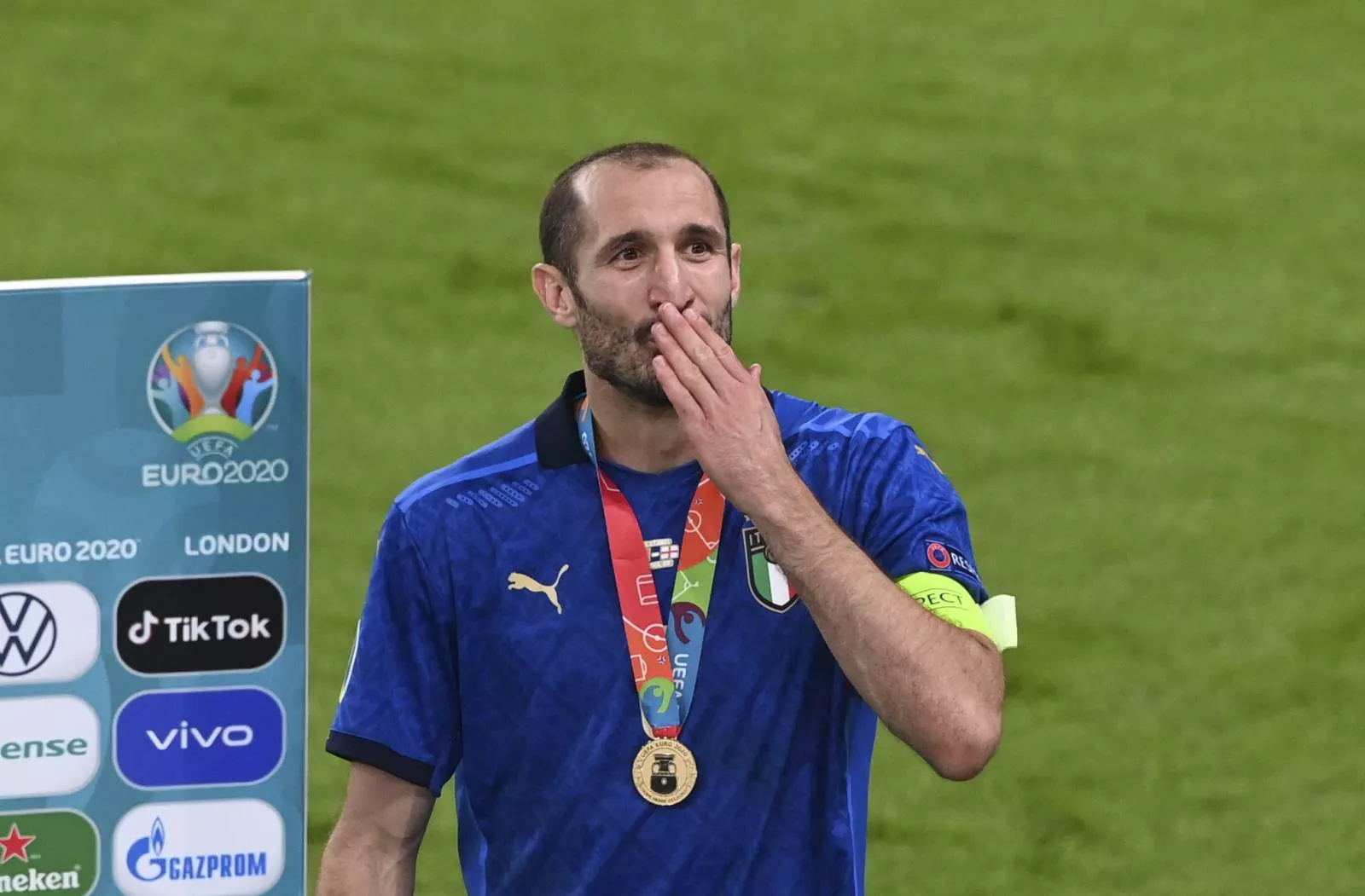 Giorgio Chiellini has purchased shares in "Los Angeles"