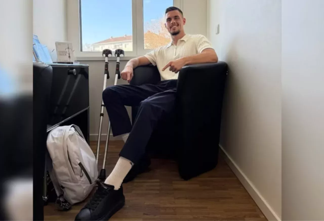 Leon extended his legs surgically by 24 cm