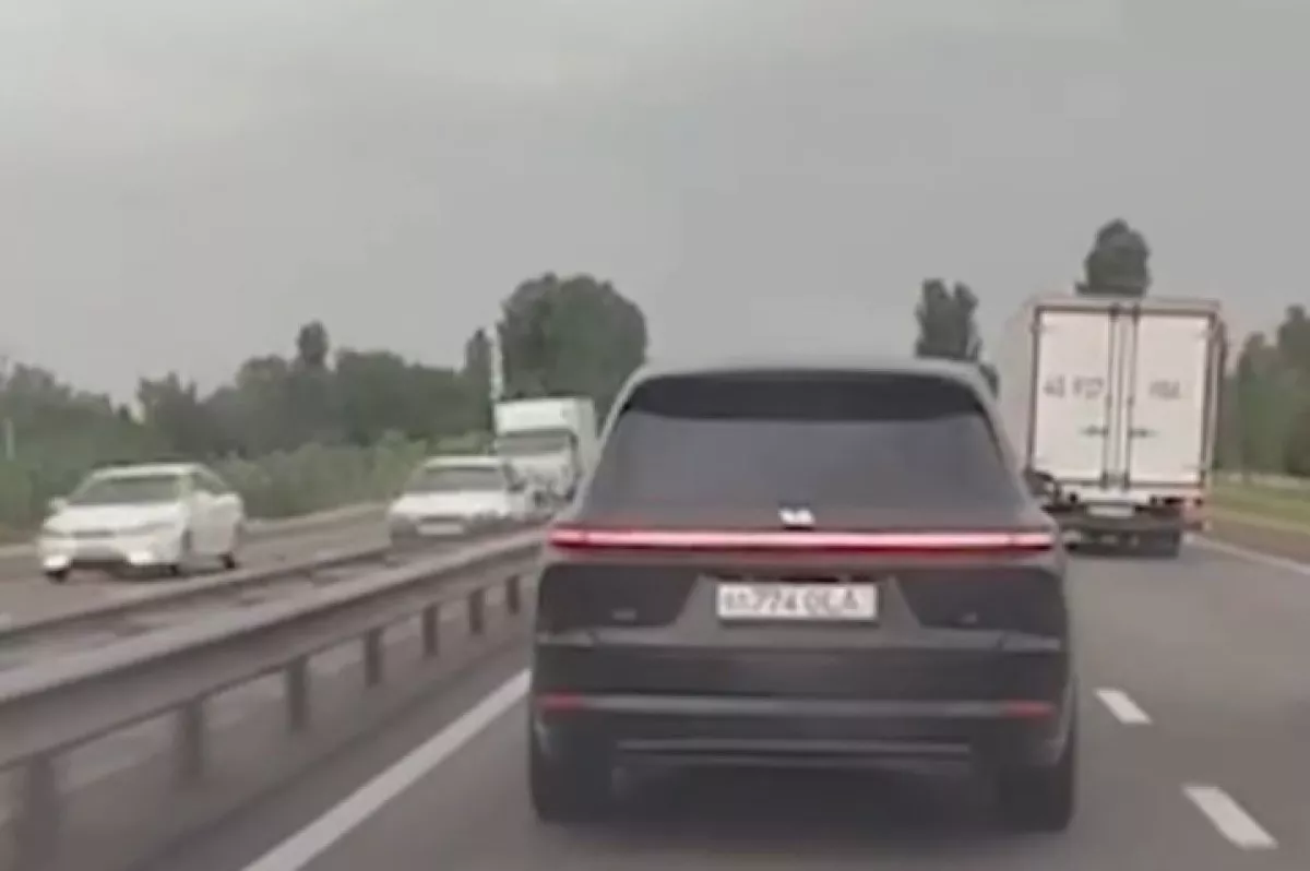 Lixiang haydovchisi tez yordamga yo‘l bermadi