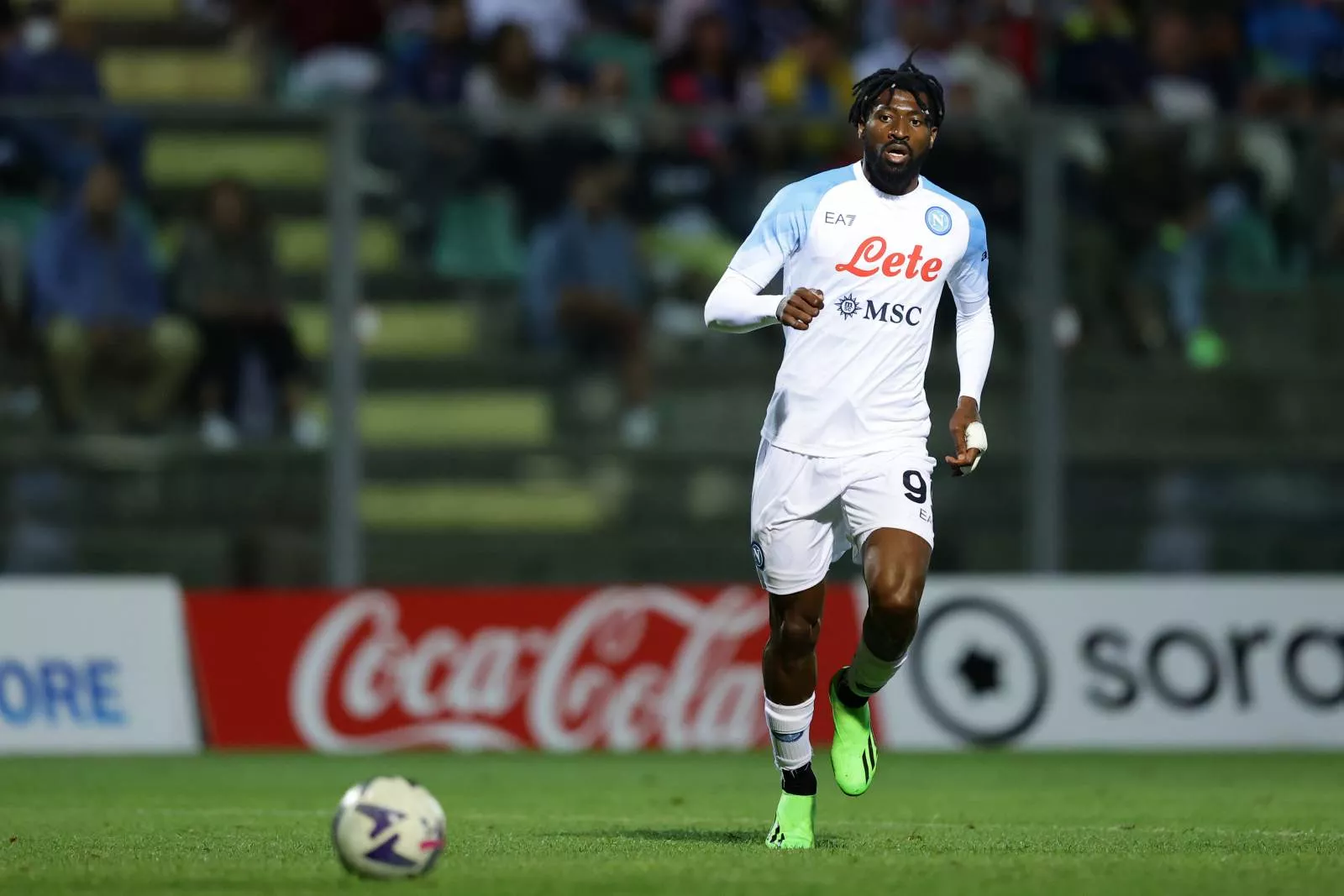 Napoli Zambo-Angissa bilan shartnomani uzaytirdi