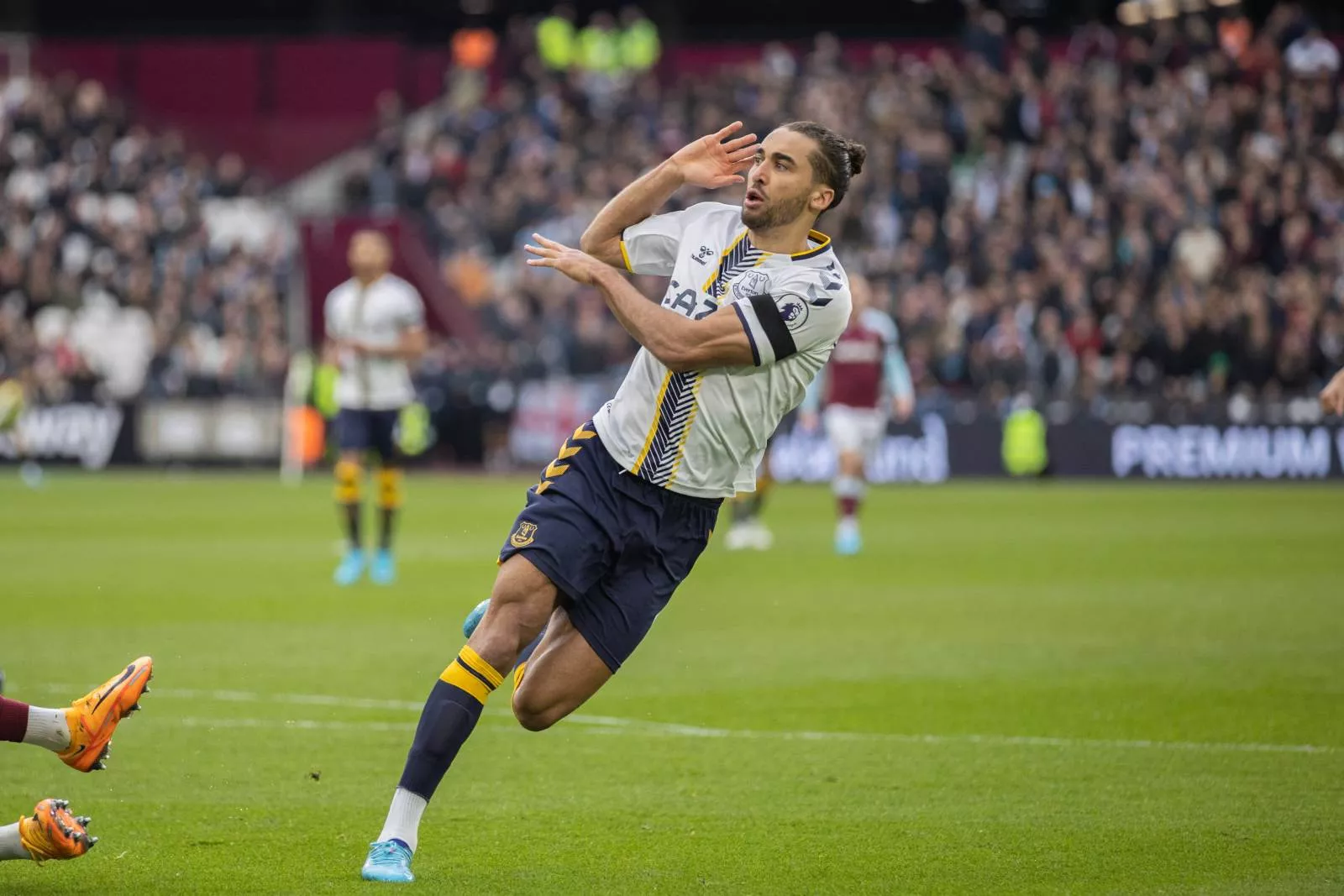 Newcastle is negotiating with Dominic Calvert-Lewin