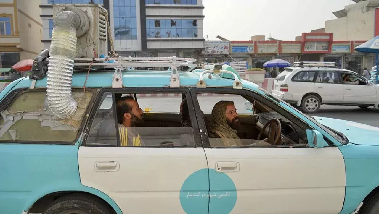 Kandahar taxis created a simple cooling system